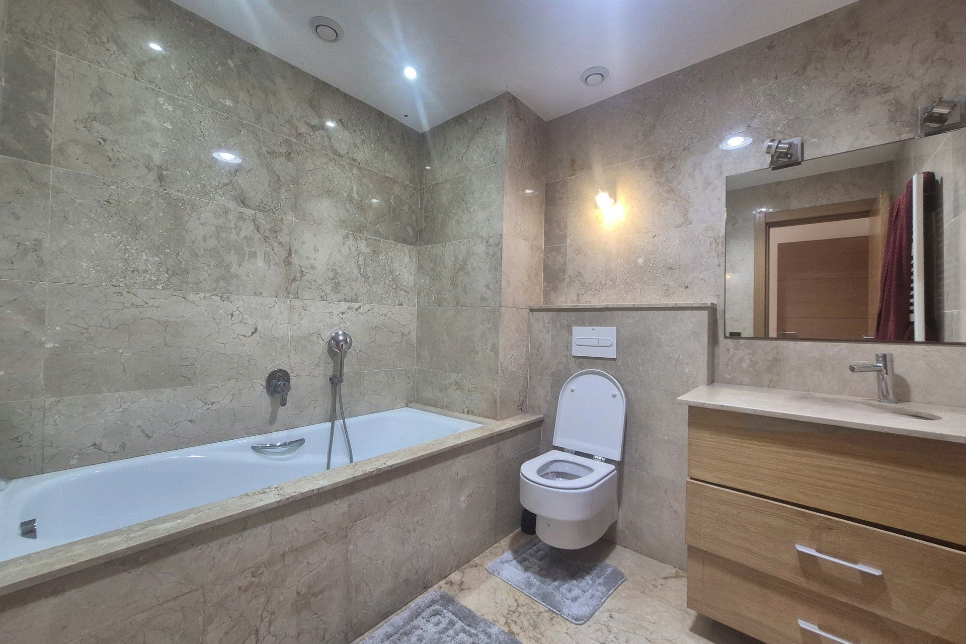 /ba5003524/image_349749535.jpg