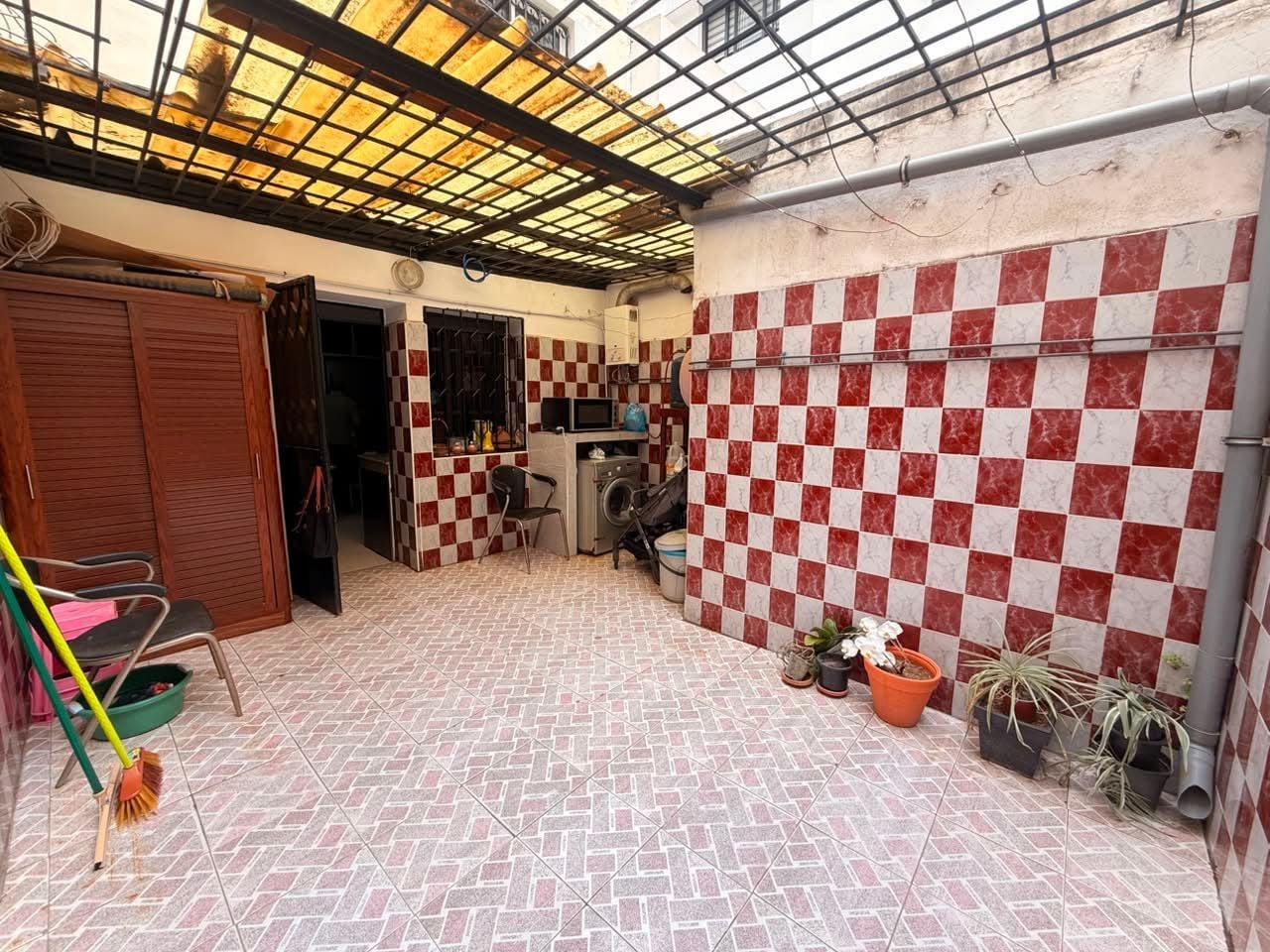 /ca194765/image_385310472.jpg