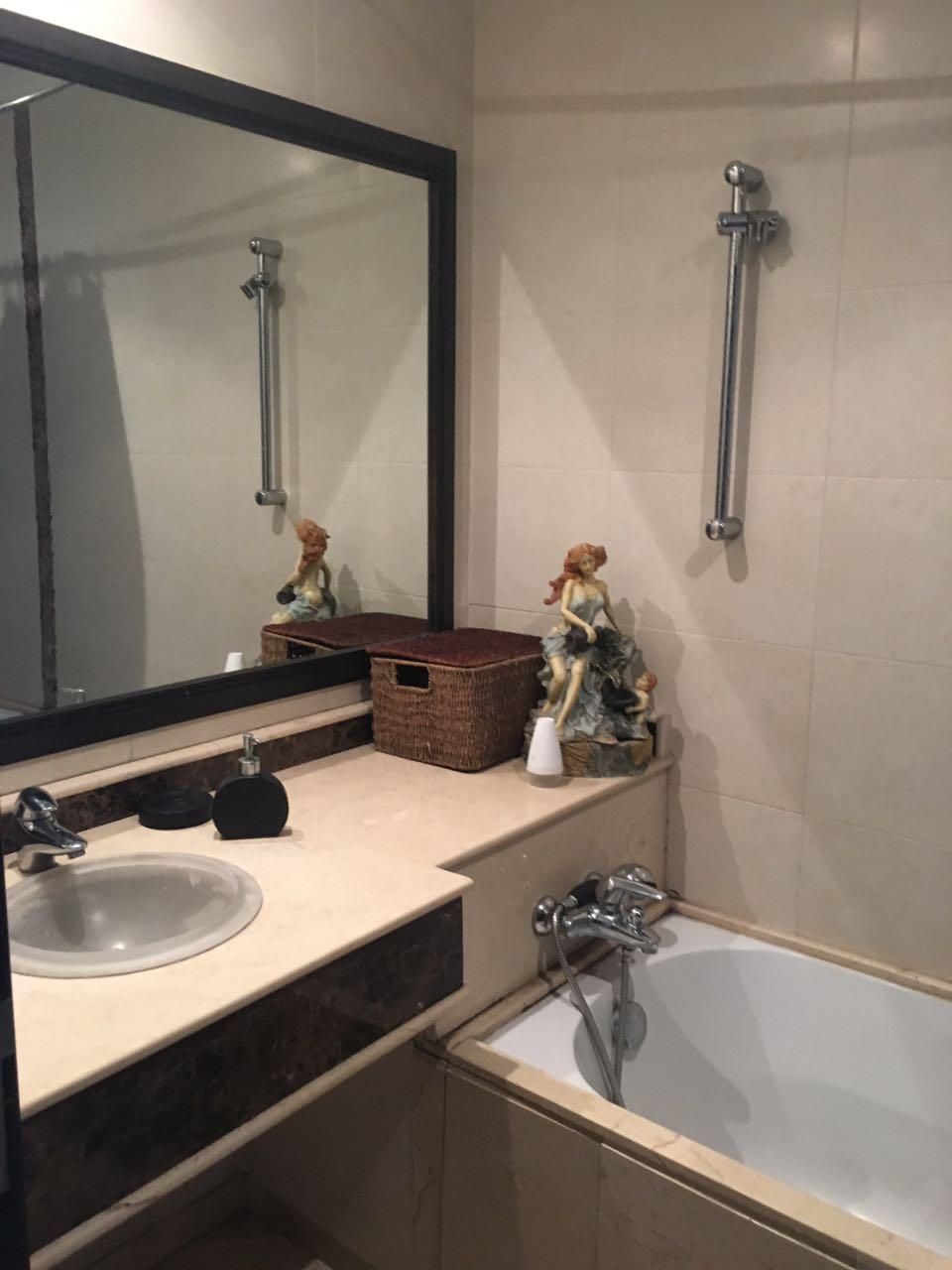 /ca195121/image_148441313.jpeg