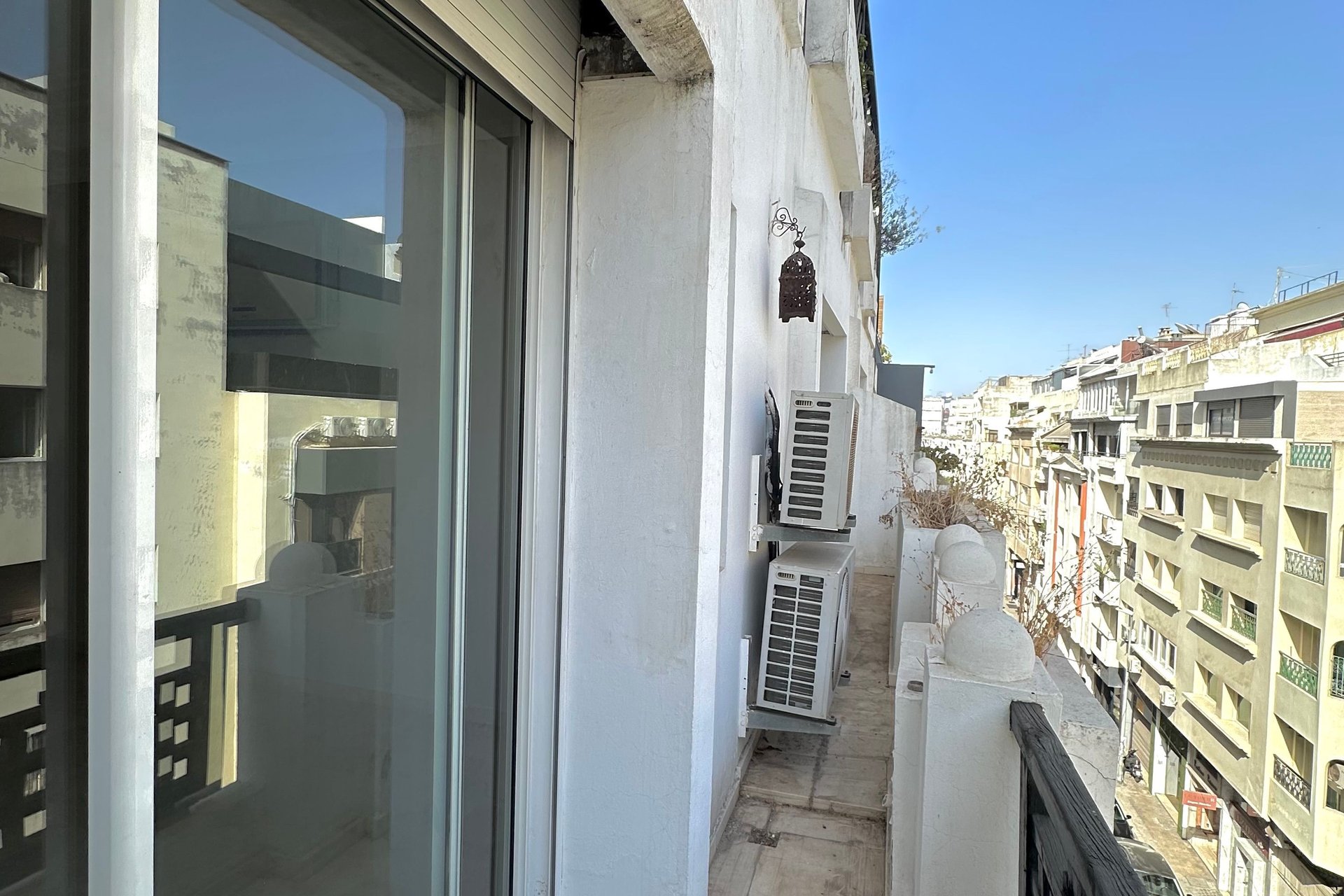/ca195121/image_746232044.jpeg