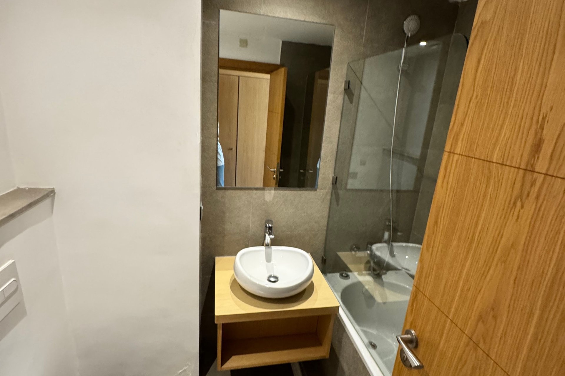 /ca198479/image_152384395.jpeg