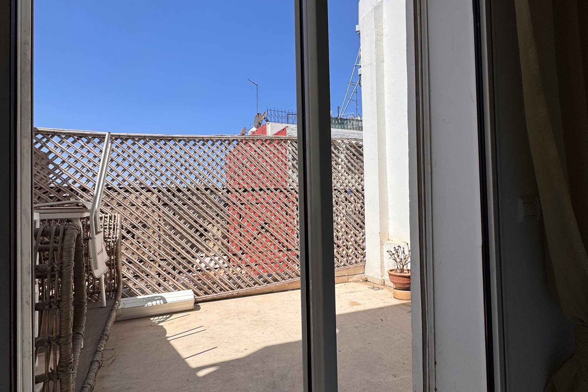 /ca202182/image_145357984.jpeg