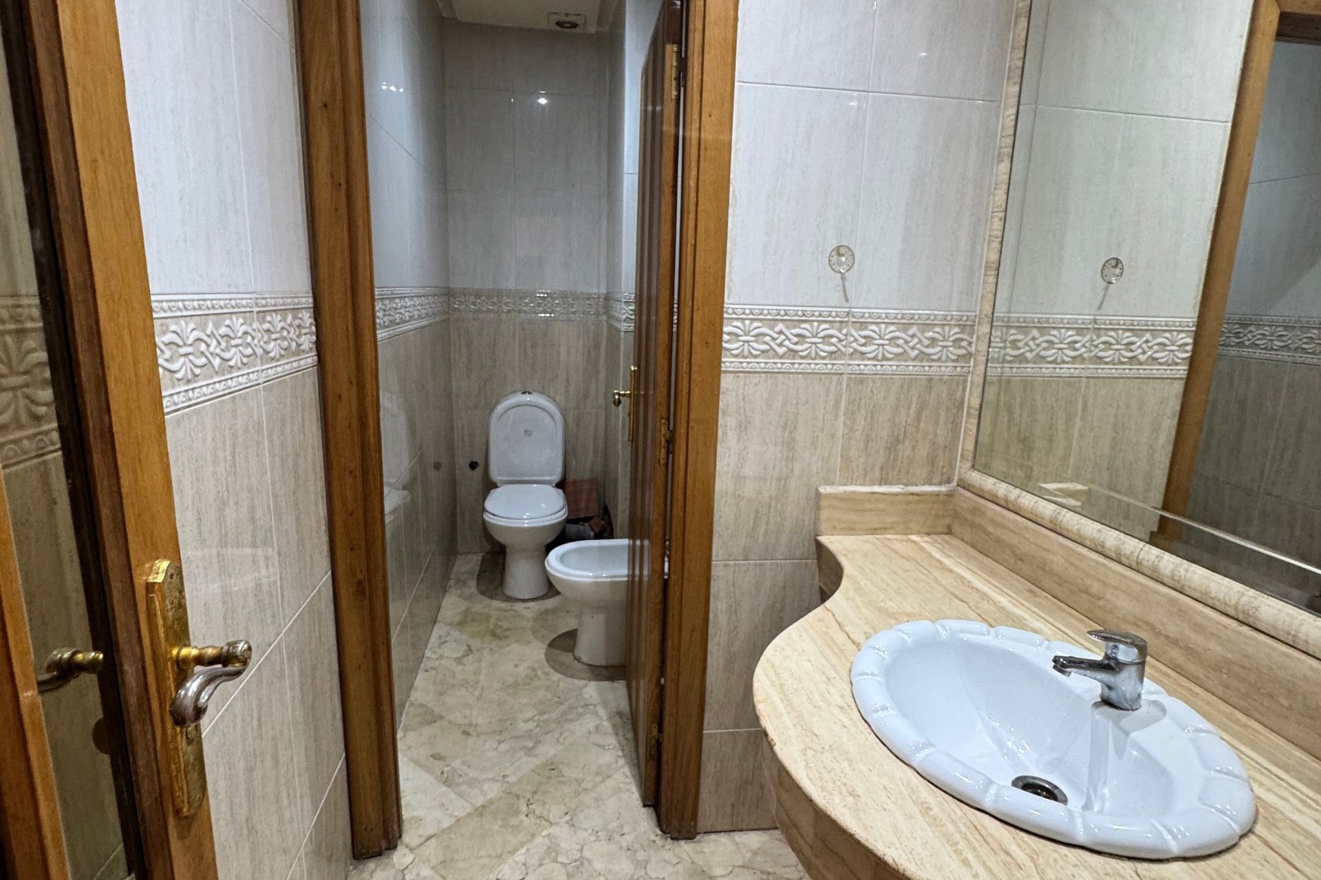/ca213498/image_438765811.jpeg