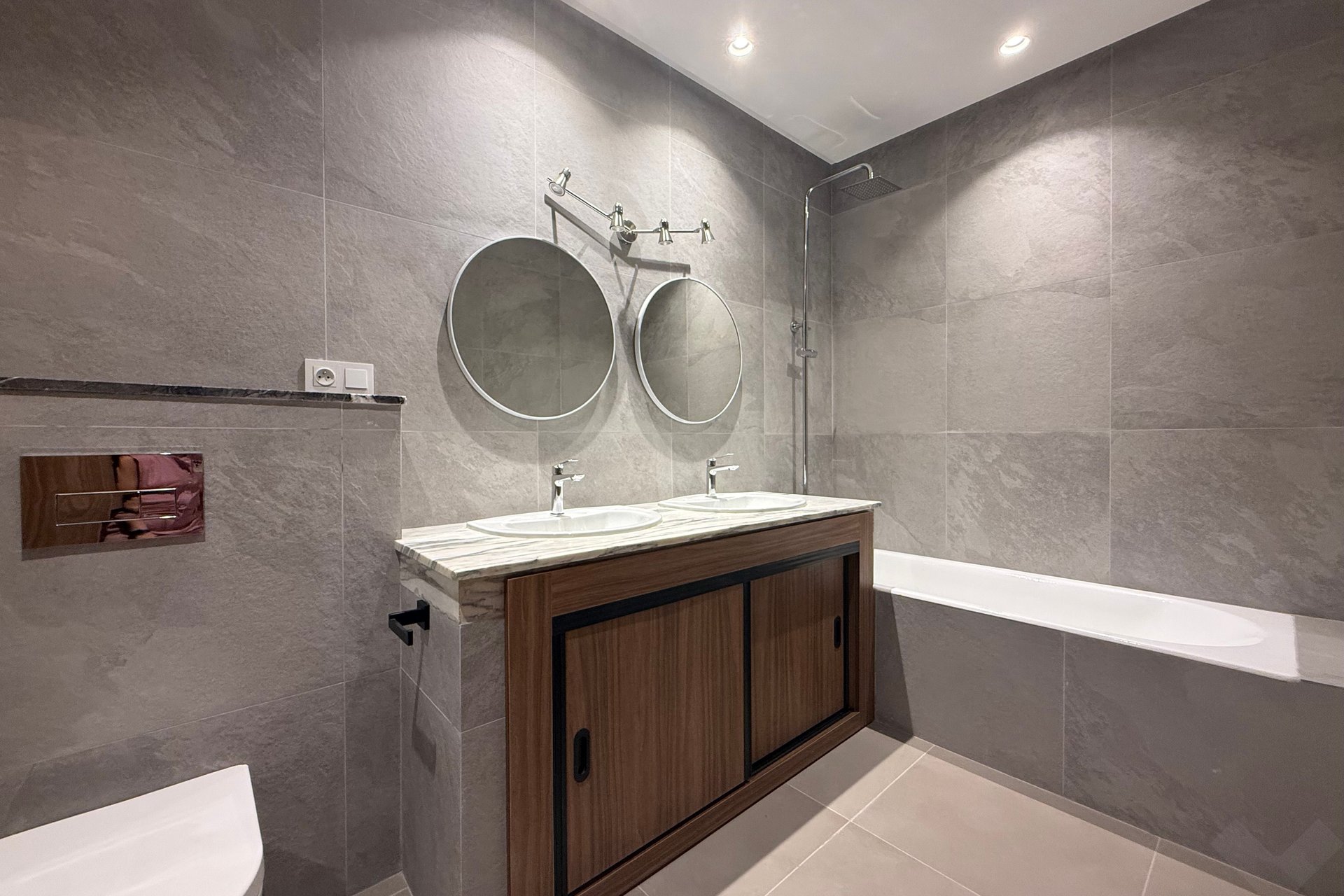 /cd194476/image_840123971.jpeg