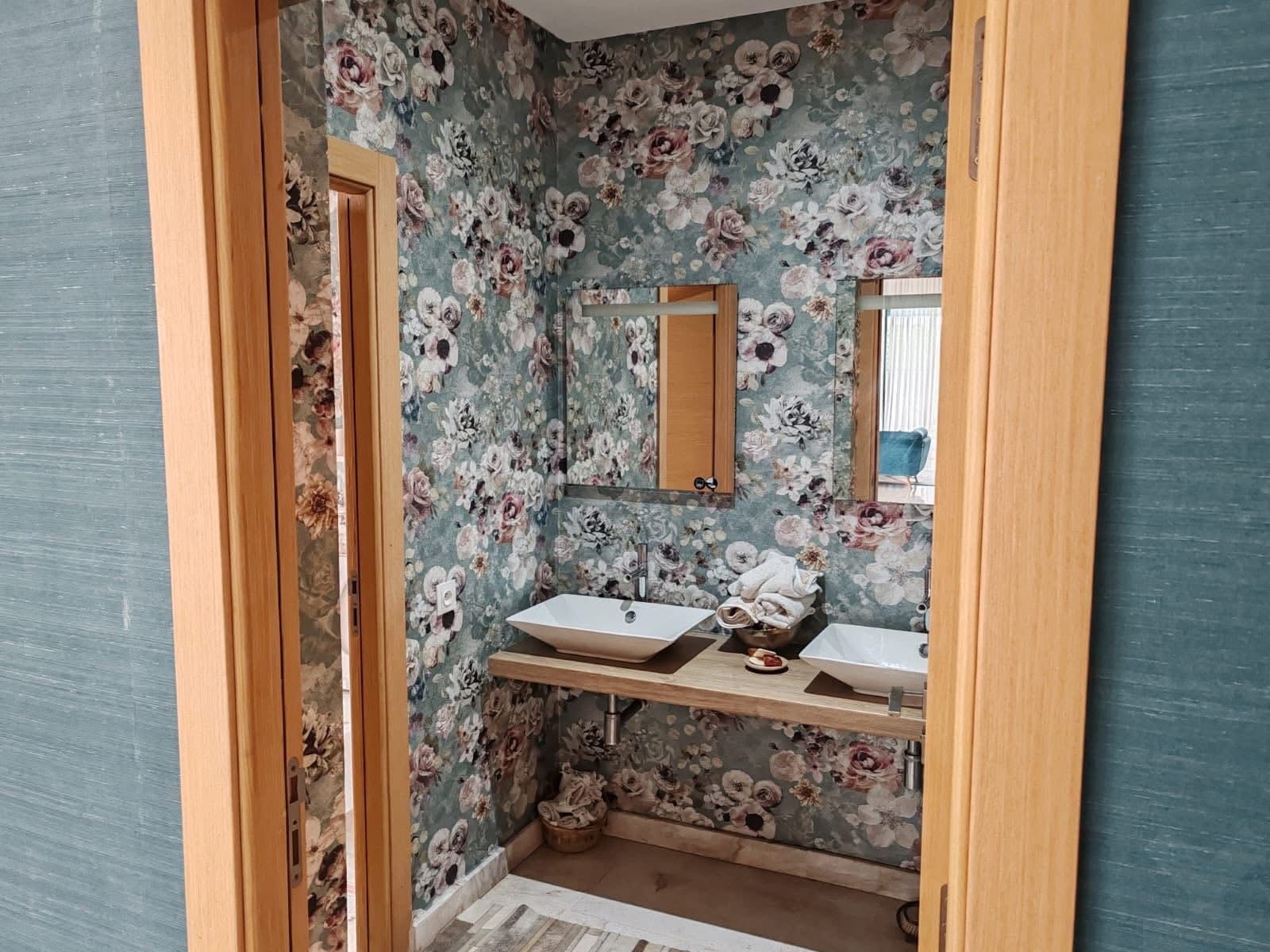 /ci186111/image_485771789.jpeg