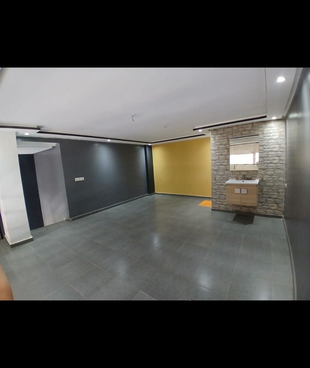 /ci187475/image_937294472.jpg