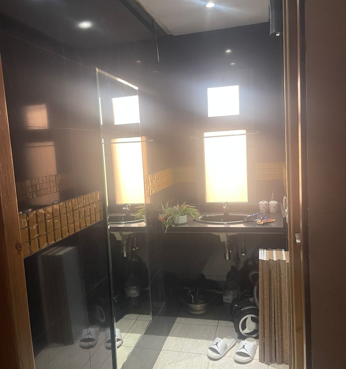 /ci188327/image_233878841.jpeg