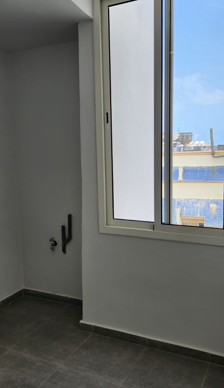 /ci188575/image_361963566.jpeg