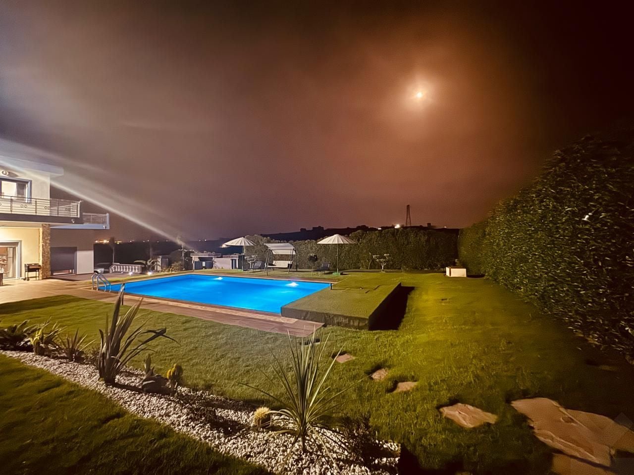 /ci191858/image_989700852.jpg