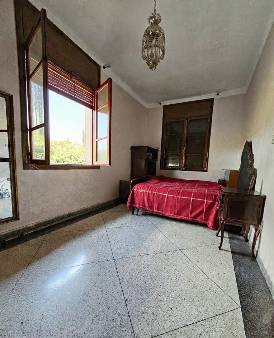 /ci193400/image_438998773.jpg