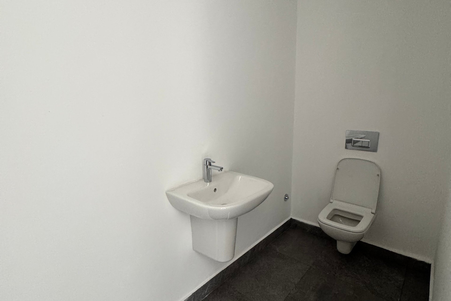 /ci197231/image_238100271.jpg