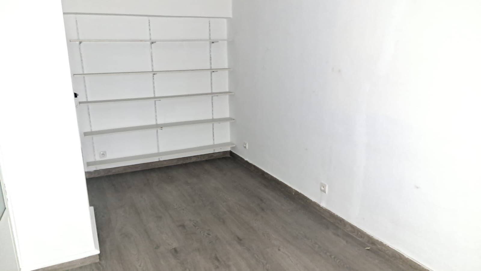 /ci197921/image_52001246.jpeg