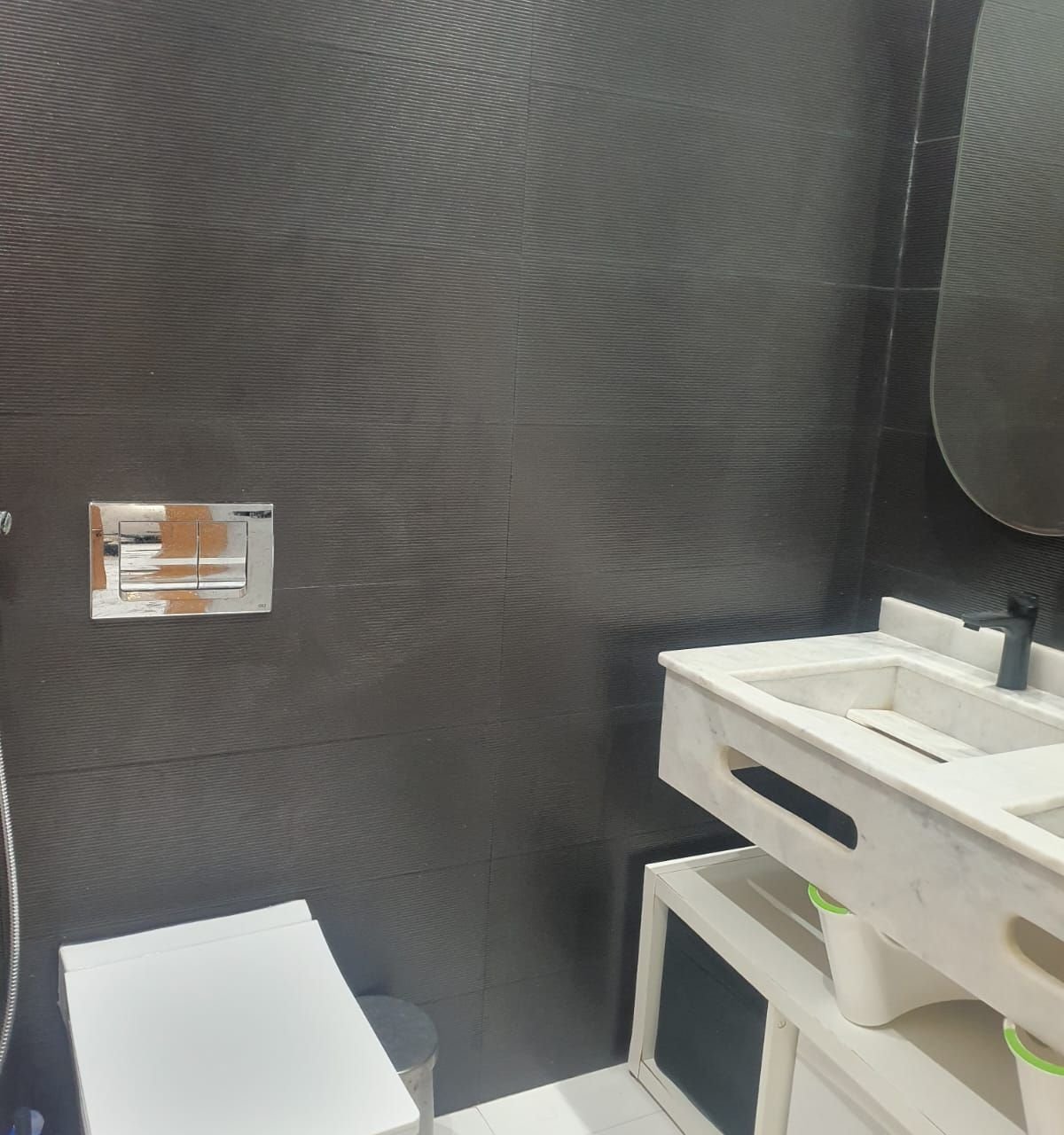 /ci207840/image_352322945.jpeg