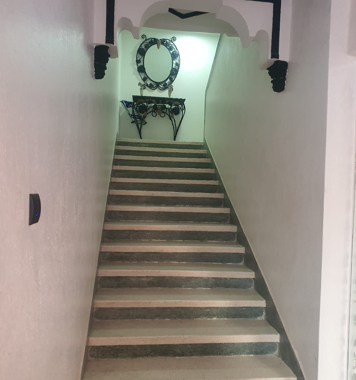 /ci207840/image_378675826.jpeg