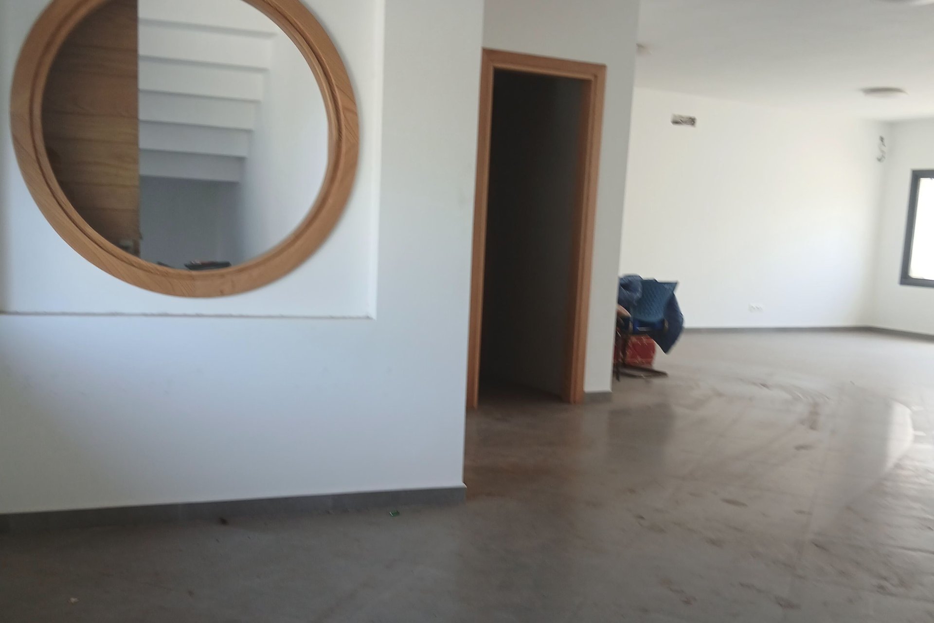 /ci215045/image_485315948.jpg