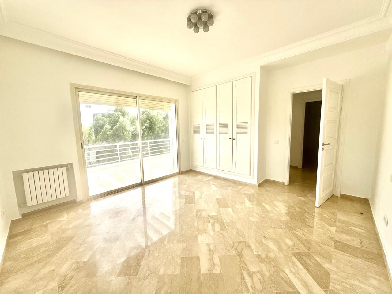 /ci215820/image_313012615.jpg