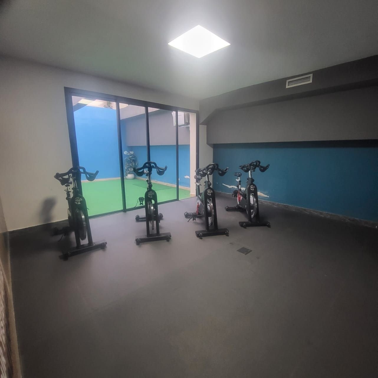 /ci216280/image_924184677.jpeg