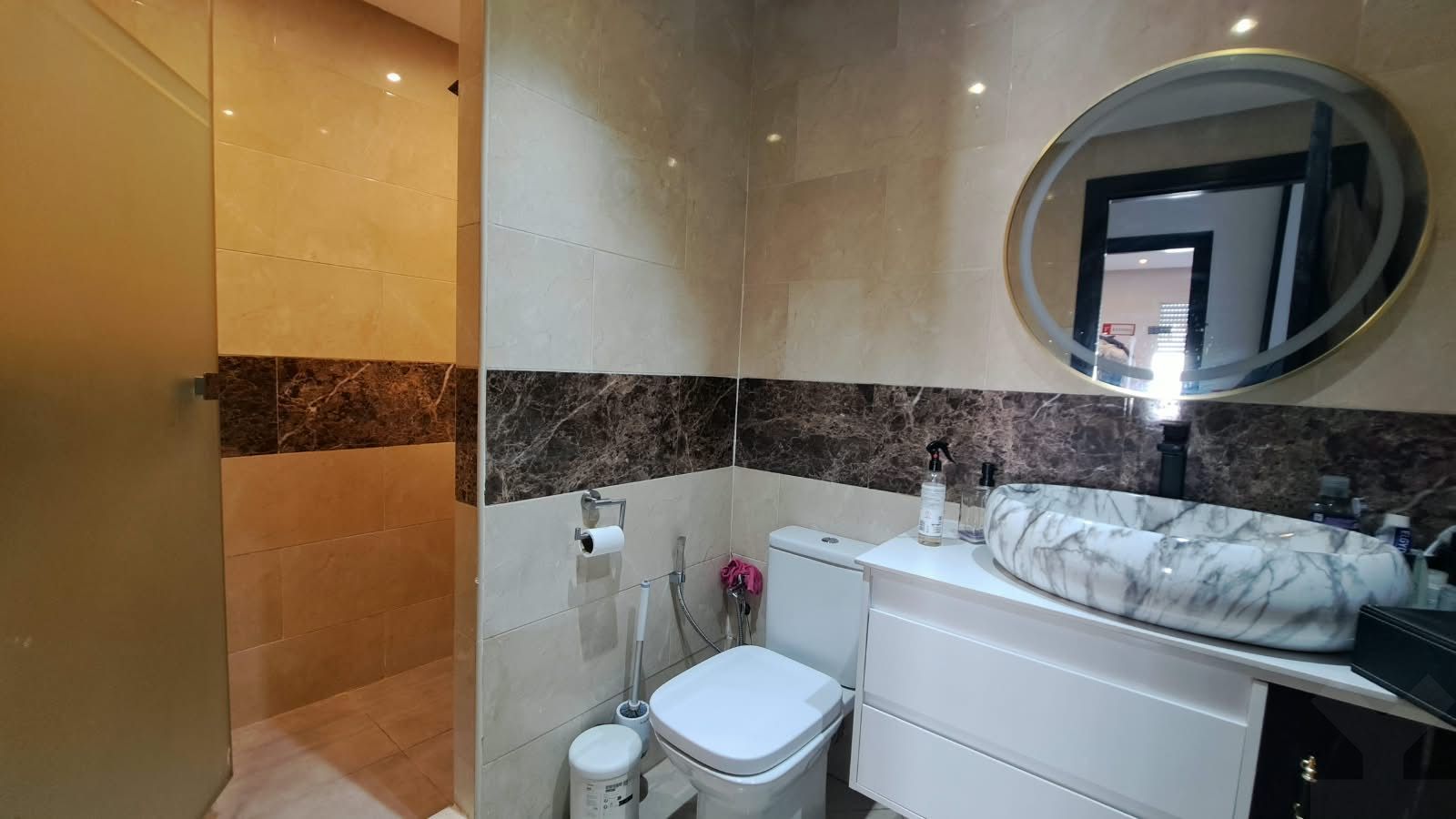 /ia211544/image_849322034.jpeg