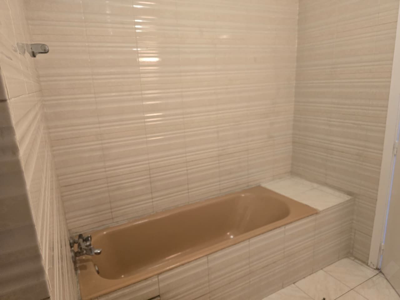 /ri208285/image_281841208.jpeg