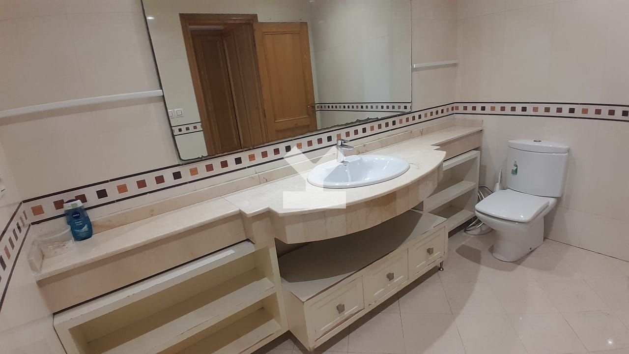 /ca119934/image_422484951.jpg