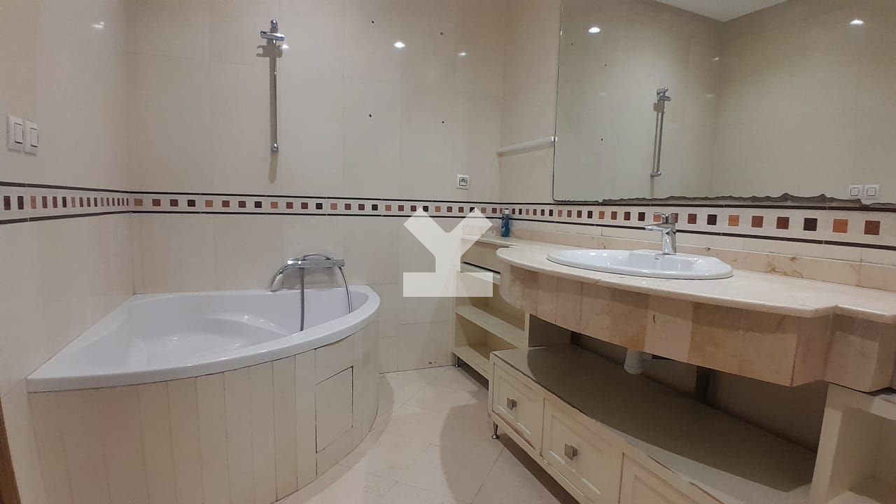 /ca119934/image_772802824.jpg