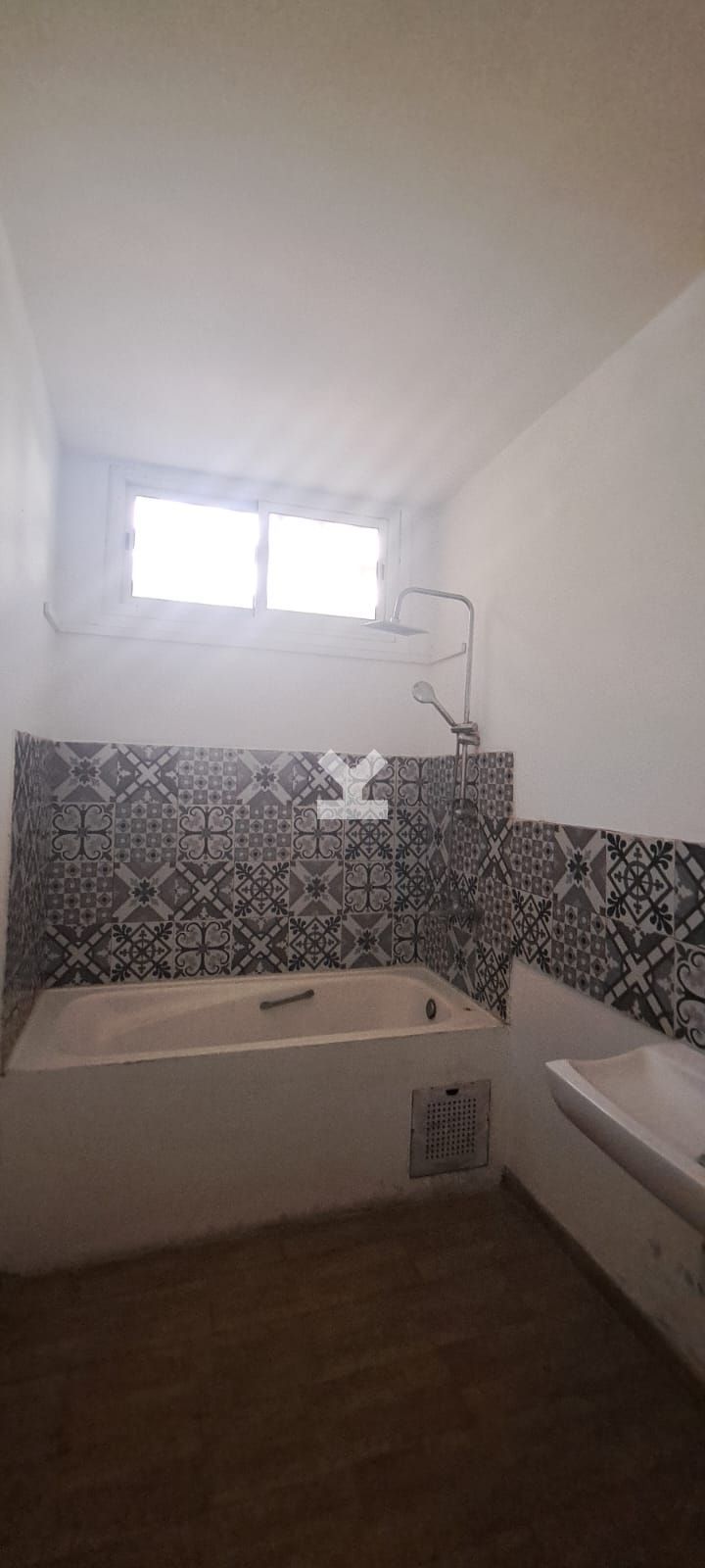 /ca123279/image_683955669.jpeg