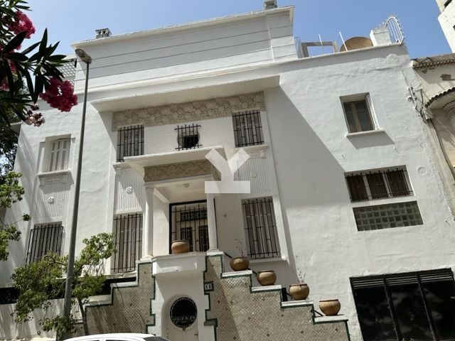 /ci015801/image_642829246.jpeg