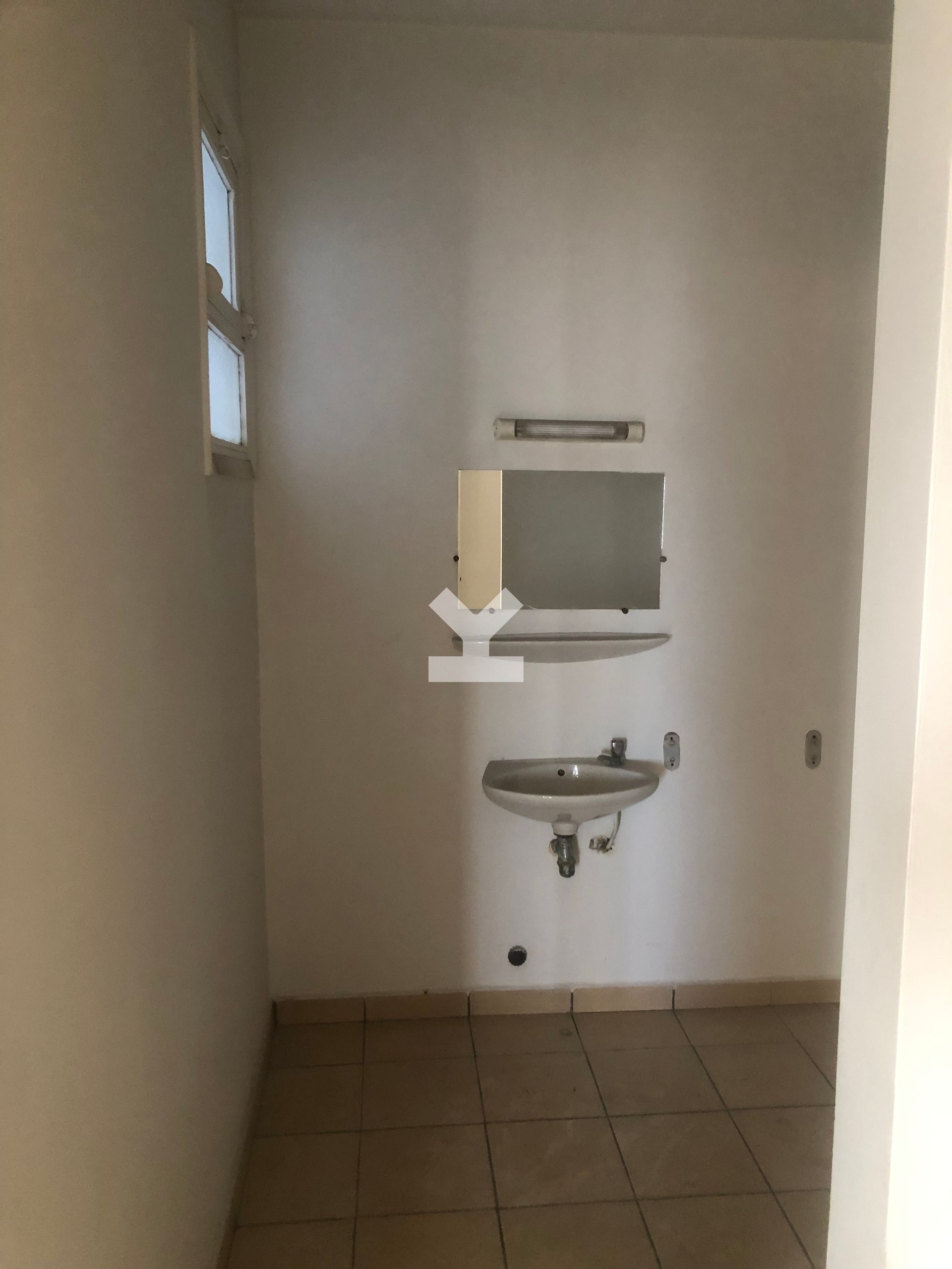 /ci037882/image_470941332.jpeg