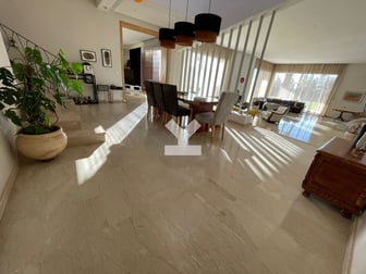user-CI006195-image