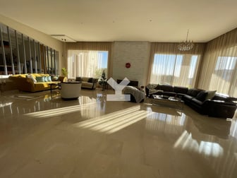 user-CI006195-image