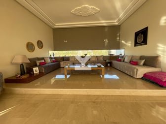 user-CI006195-image