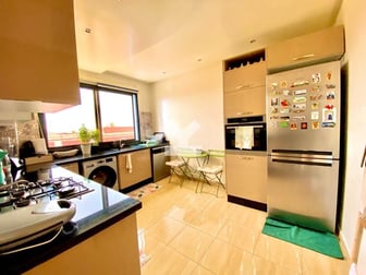 user-CA015717-image