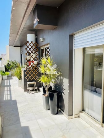 user-CA031617-image
