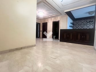 user-CA037069-image