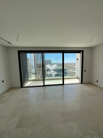 user-CA048112-image