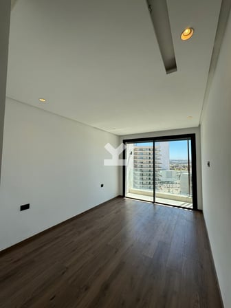 user-CA048112-image