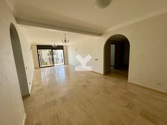 user-CA058120-image