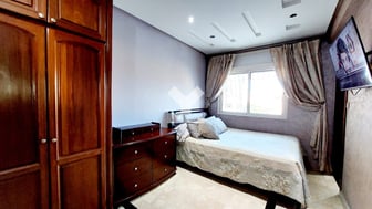 user-CA101198-image