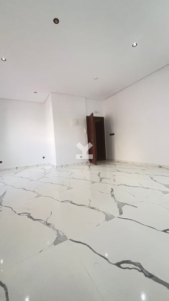 user-CA140866-image