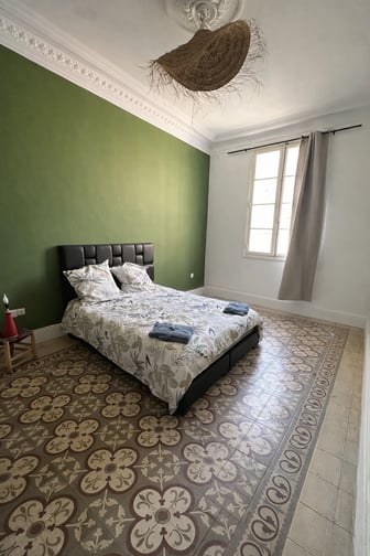 user-CA180180-image
