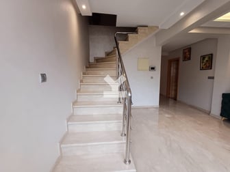 user-CD061833-image