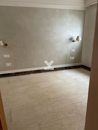 user-CA037746-image