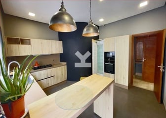 user-CI042588-image