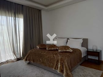 user-CI042590-image