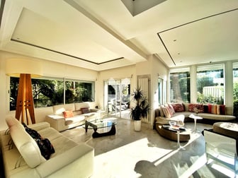 user-CI046784-image