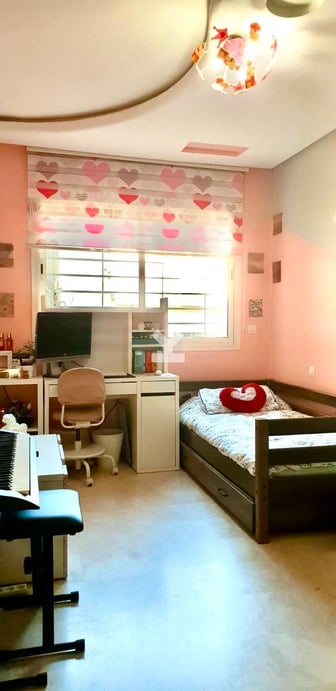 user-CA075185-image
