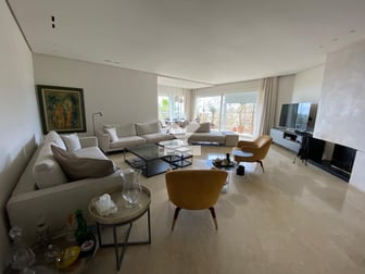 user-CA094185-image