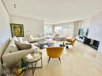 user-CA094185-image