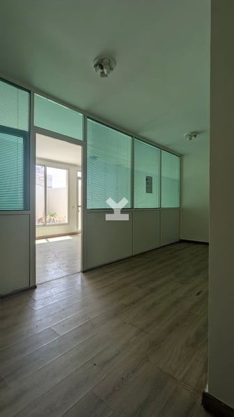 user-CI122204-image