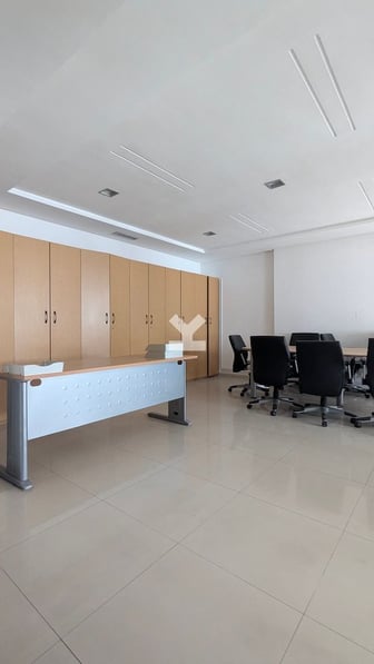 user-CI122205-image